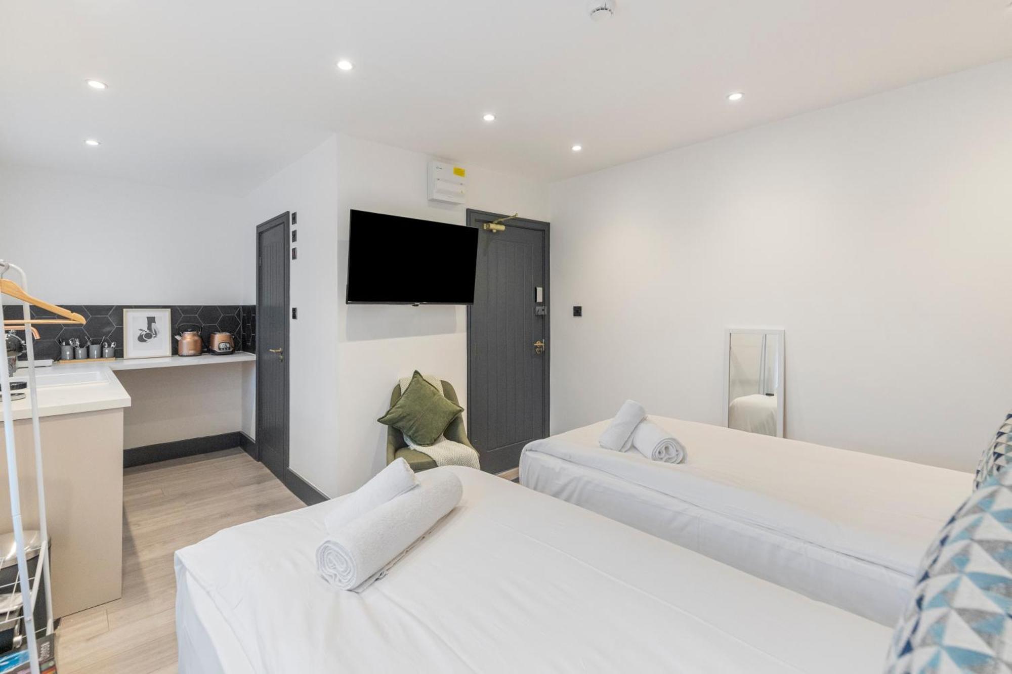 Urban Simplicity Twin Bed With Kitchenette Appartamento