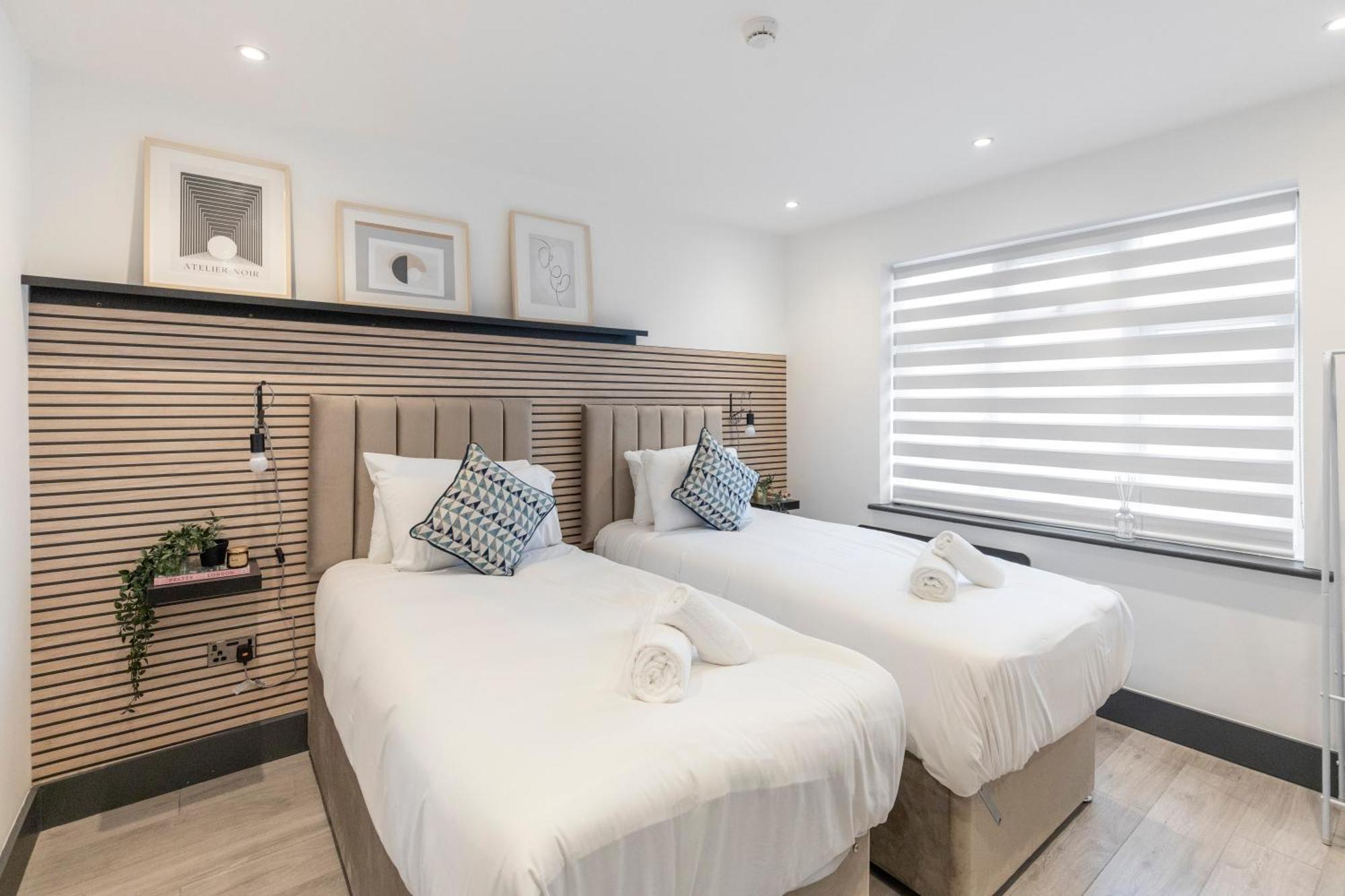 Urban Simplicity Twin Bed With Kitchenette * Londra